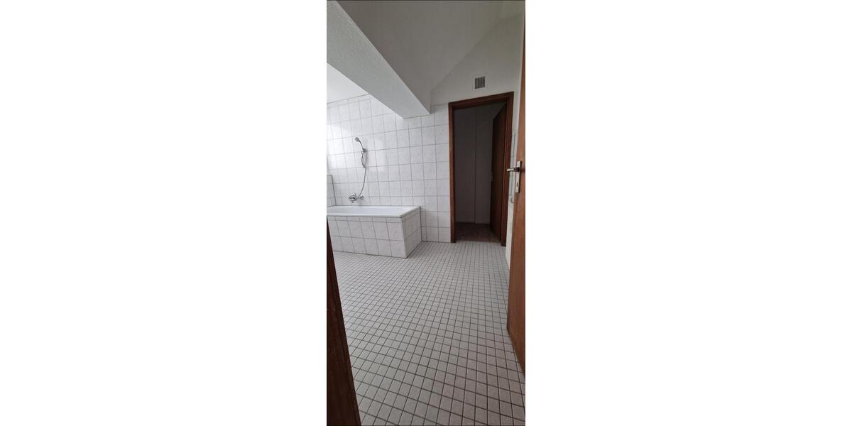 Dachgeschoßwohnung Bottrop - 2 Zimmer, 75 m&sup2;, 900&euro; | Angebot:24803225