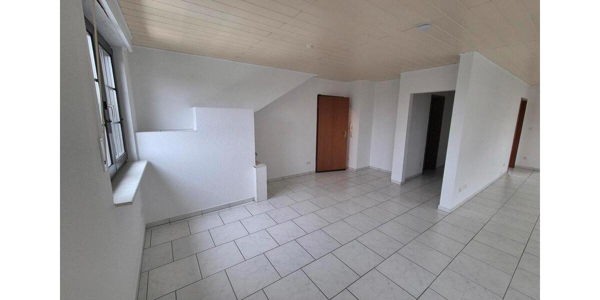 Dachgeschoßwohnung Duisburg Hochheide - 2 Zimmer, 90 m&sup2;, 896&euro; | Angebot:26068541