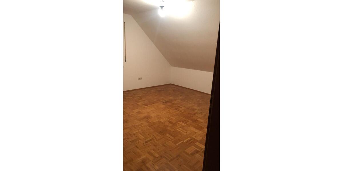 Dachgeschoßwohnung Uffenheim - 3 Zimmer, 120 m&sup2;, 950&euro; | Angebot:26553411