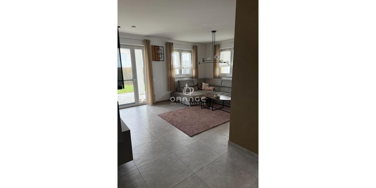 Einfamilienhaus Langquaid - 8 Zimmer, 260 m&sup2;, 1.800&euro; | Angebot:23861895