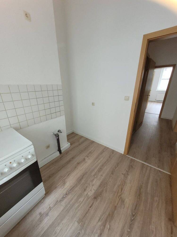 NEU: Ab sofort, frisch sanierte KTV-Whg. mit neuem Bodenbelag, ohne EBK, Gem.- Garten