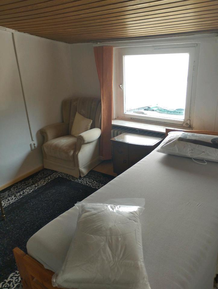 ich biete ein WG Zimmer zu vermieten