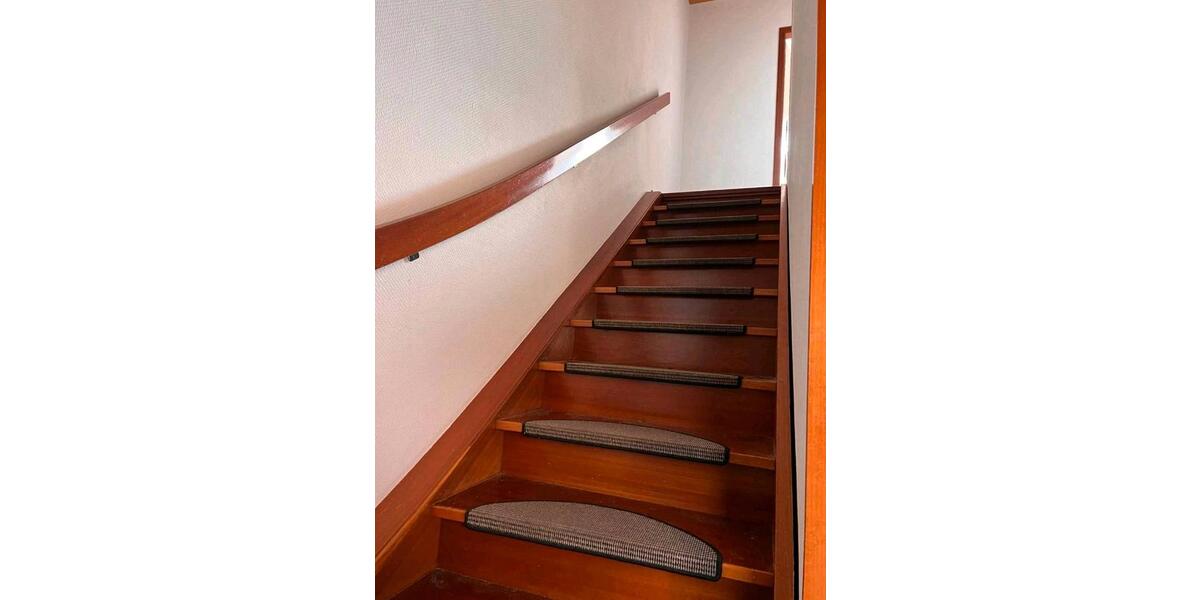 Einfamilienhaus Ihringen - 8 Zimmer, 214 m&sup2;, 1.900&euro; | Angebot:26051481