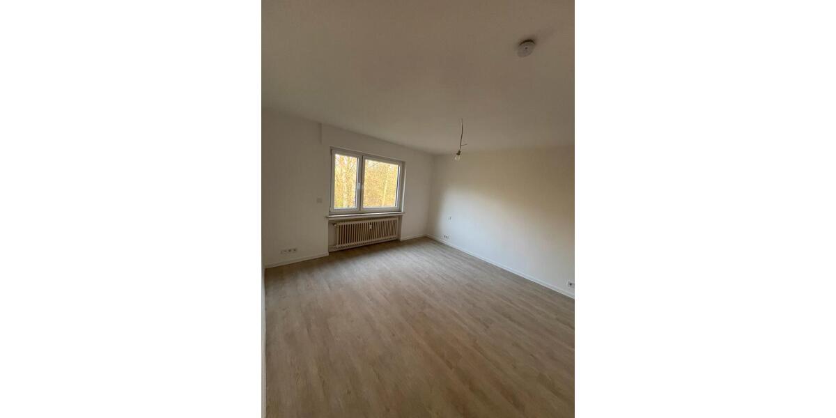 Erdgeschoßwohnung Lage - 3 Zimmer, 100 m&sup2;, 980&euro; | Angebot:25562383