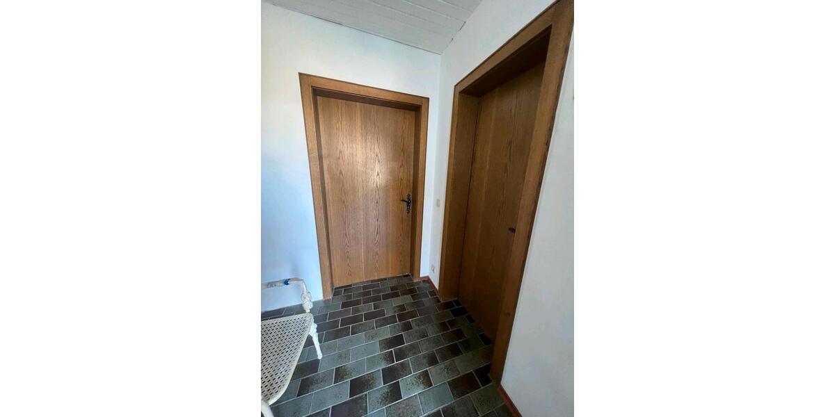 Hochparterre Bruckberg - 5 Zimmer, 120 m&sup2;, 1.200&euro; | Angebot:26444208