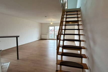 Helle & einladende 2-Zimmer-Maisonette-Wohnung mit Küche und Balkon wartet auf einen neuen Mieter!