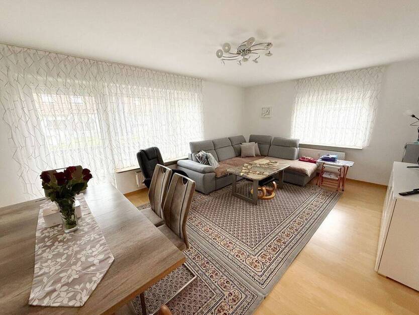 Renovierte, gut aufgeteilte 3-Zimmerwohnung mit EBK und zwei Balkonen in bevorzugter Lage