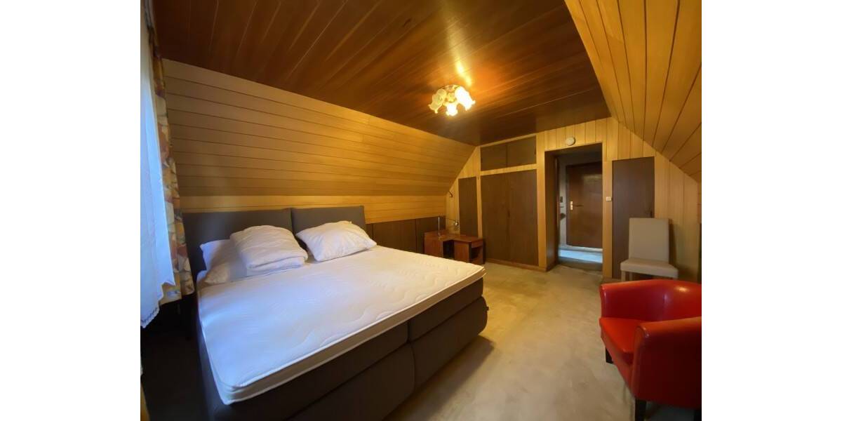 Einfamilienhaus Frankfurt am Main Sossenheim - 7 Zimmer, 137 m&sup2;, 3.900&euro; | Angebot:26107083