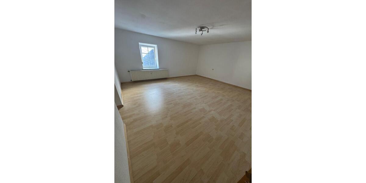 Etagenwohnung Föhren - 8 Zimmer, 224 m&sup2;, 1.600&euro; | Angebot:25553198