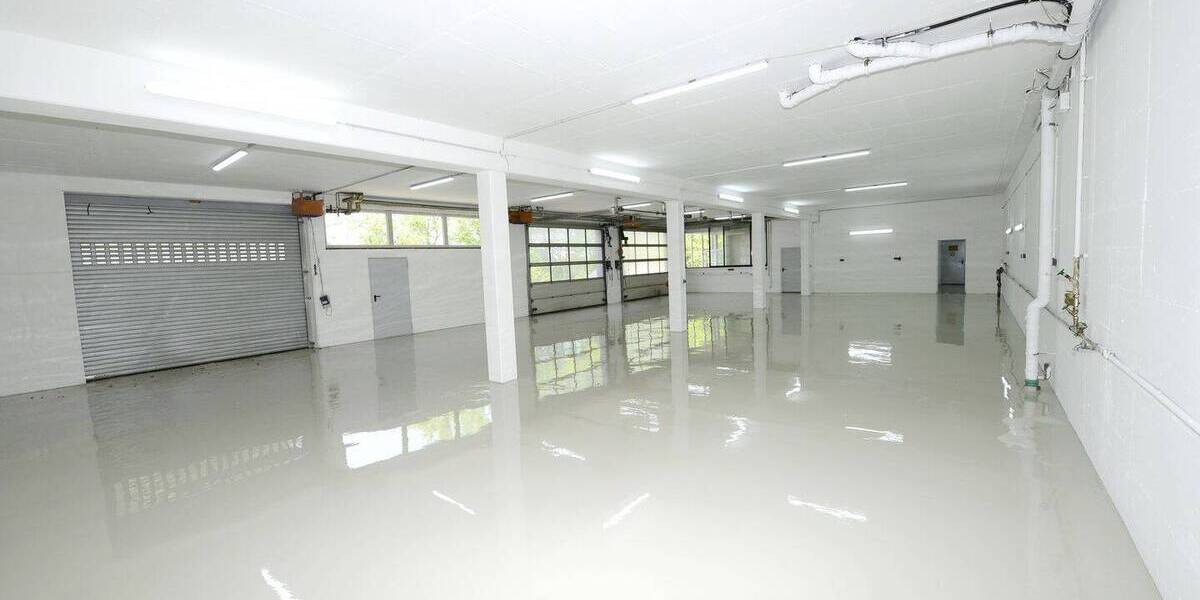 3-D-Virtual-Tour! Große renovierte Halle mit Büroflächen in Höchberg, verkehrsgünstig gelegen zimmer