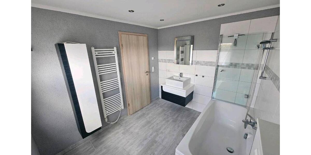 Etagenwohnung Calbe (Saale) - 3 Zimmer, 65 m&sup2;, 400&euro; | Angebot:26338496
