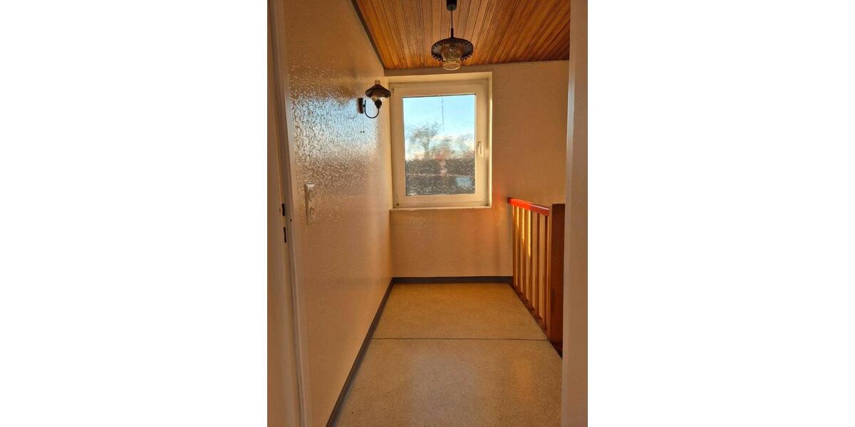 Dachgeschoßwohnung Saarbrücken West - 3 Zimmer, 50 m&sup2;, 380&euro; | Angebot:26573106