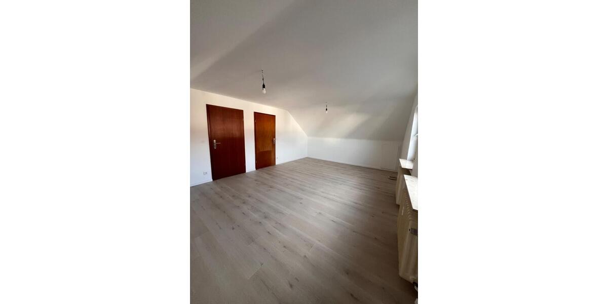 Helle 3-Zimmer DG Wohnung mit Südbalkon - 68 Quadratmeter 3 zimmer
