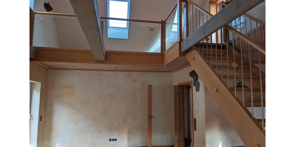 Dachgeschoßwohnung Adelshofen - 4 Zimmer, 132 m&sup2;, 910&euro; | Angebot:26537137