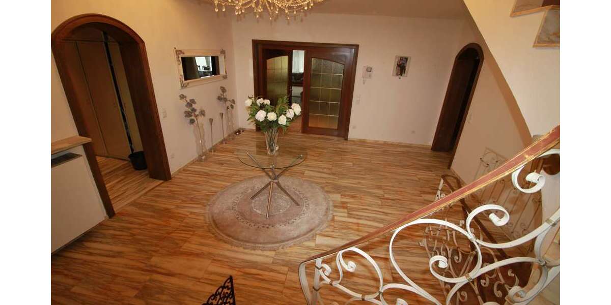 Einfamilienhaus Neukeferloh Neukeferloh - 9 Zimmer, 490 m&sup2;, 5.500&euro; | Angebot:26151741