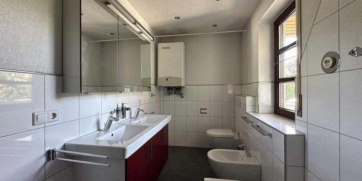 Charmante 2,5 Zimmer Wohnung in begehrter Wohnlage inkl. Küche, Balkon und TG-Stellplatz 2 zimmer