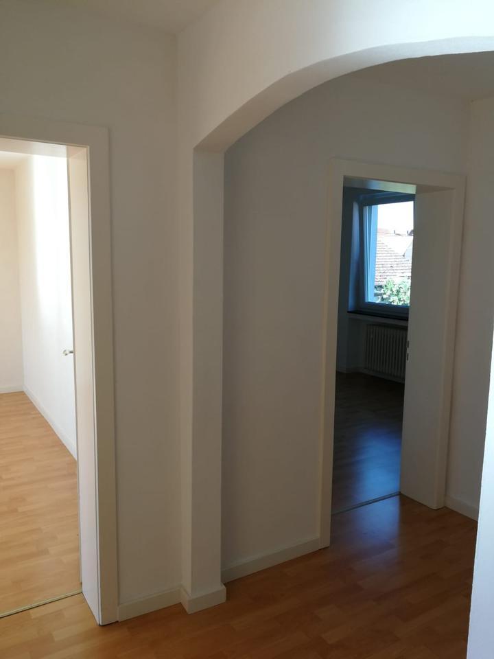 Helle 3-Zimmer-Wohnung mit Garten, großem Keller und Garage