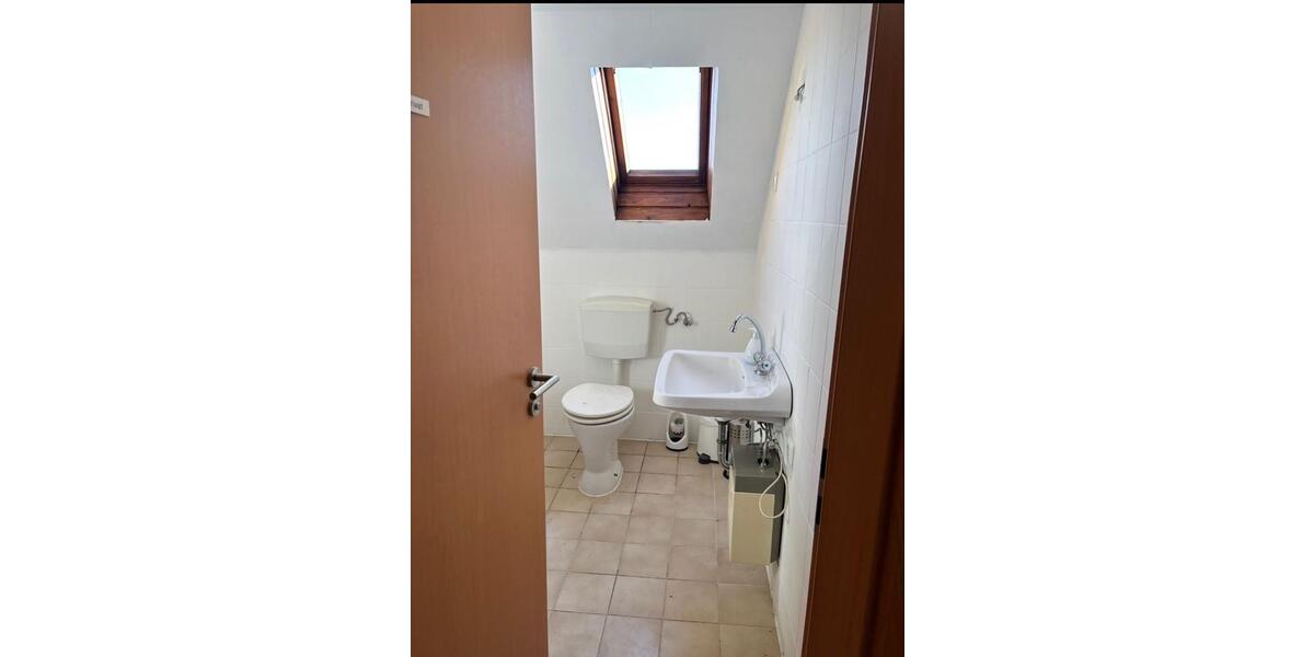 Dachgeschoßwohnung Hof Altstadt - 4 Zimmer, 85 m&sup2;, 850&euro; | Angebot:26582307