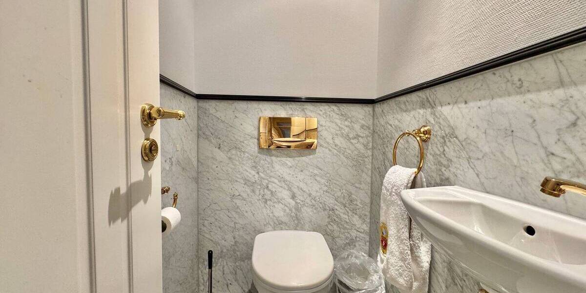 Etagenwohnung Stuttgart Mitte - 5 Zimmer, 130 m&sup2;, 2.700&euro; | Angebot:23987384