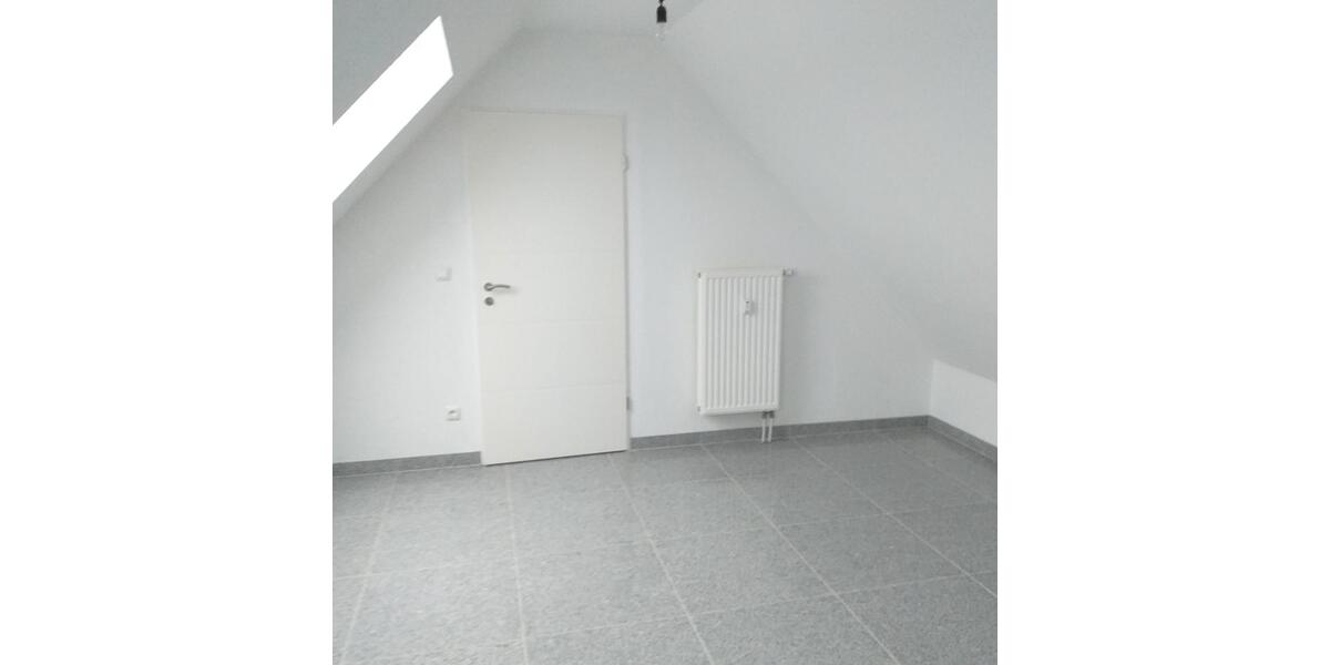 Dachgeschoßwohnung Zülpich - 4 Zimmer, 82 m&sup2;, 625&euro; | Angebot:26041633
