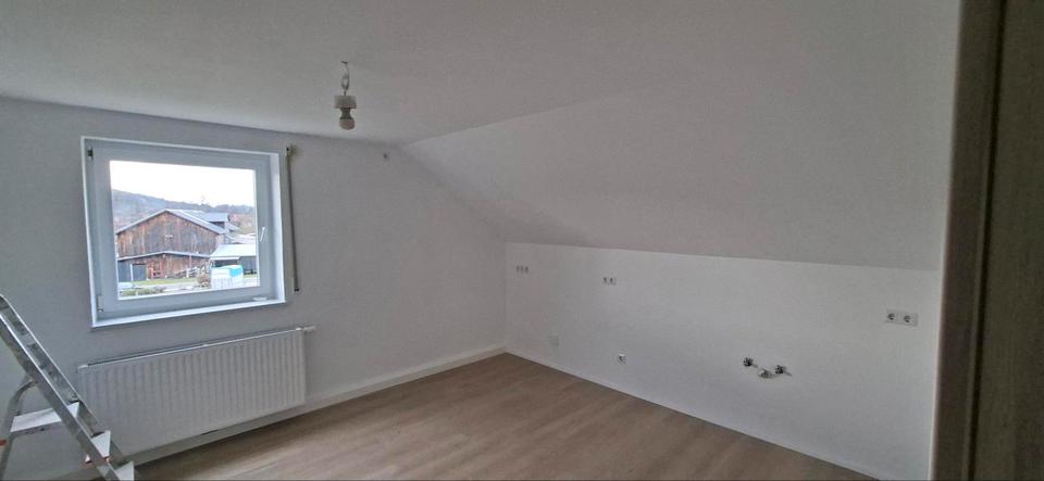 Dachgeschoßwohnung Poppenricht - 3.5 Zimmer, 85 m&sup2;, 760&euro; | Angebot:25856496