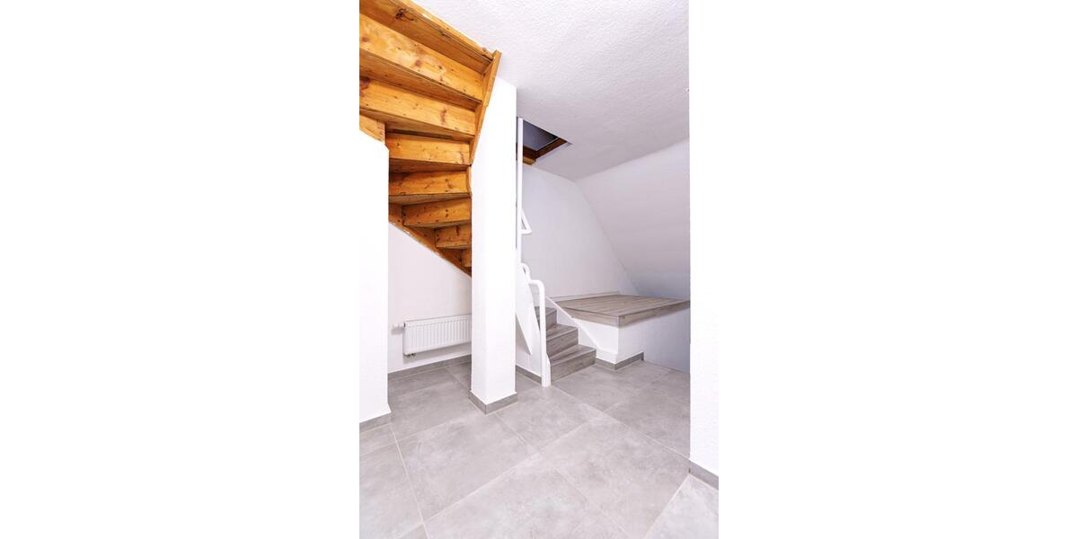 Dachgeschoßwohnung Essen Huttrop - 3 Zimmer, 75 m&sup2;, 70&euro; | Angebot:26339407