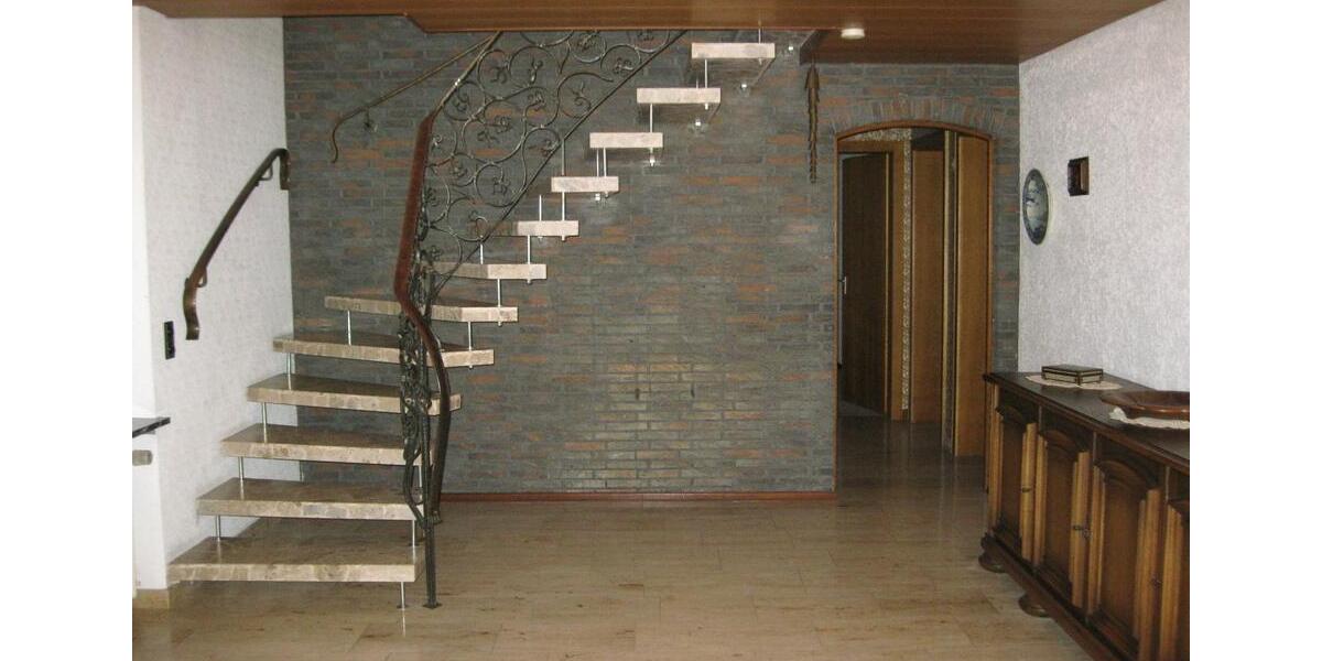 Großes, freistehendes Einfamilienhaus 6 zimmer