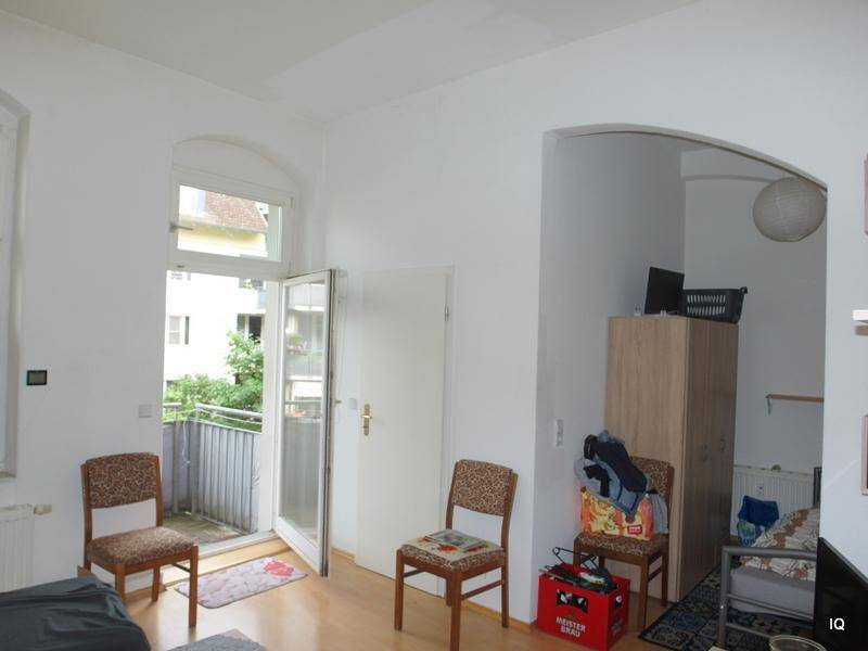 Ab Oktober 2025: Kleine SingleWohnung mit Balkon (Hofseite), Schlafecke, Laminatboden und Badewanne