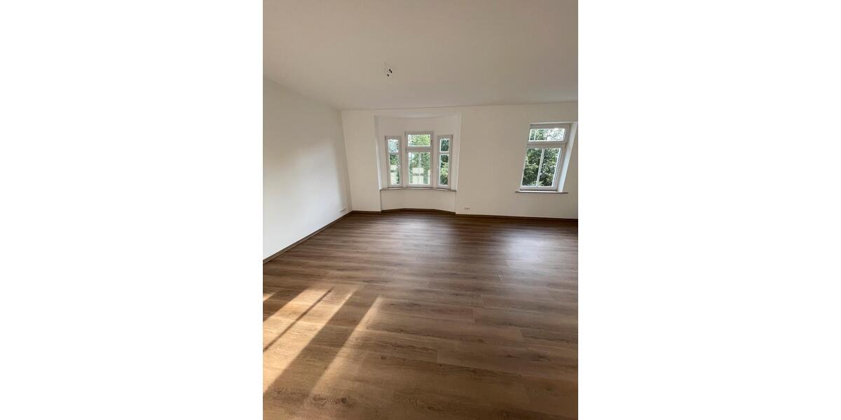 Etagenwohnung Crimmitschau - 4 Zimmer, 100 m&sup2;, 850&euro; | Angebot:24793871
