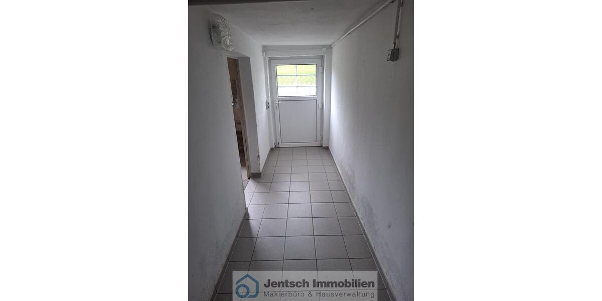 Etagenwohnung Teuchern - 3 Zimmer, 62 m&sup2;, 370&euro; | Angebot:23738678