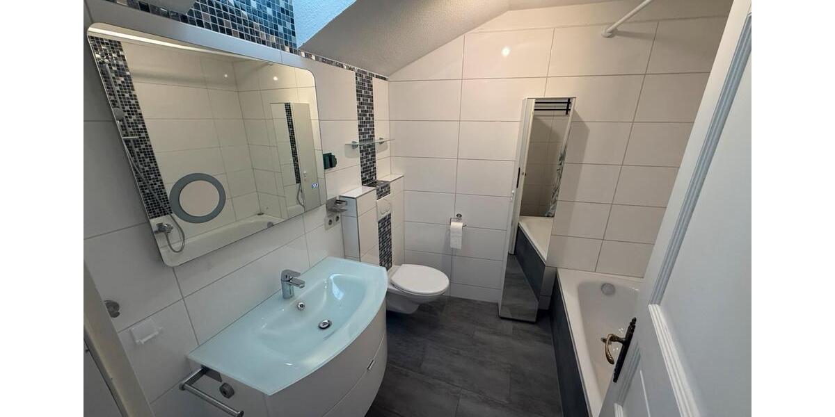 Dachgeschoßwohnung Kehl - 3 Zimmer, 92 m&sup2;, 1.200&euro; | Angebot:24361363