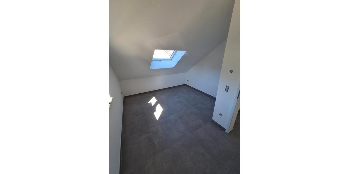 Dachgeschoßwohnung Kirchberg (Hunsrück) - 3 Zimmer, 96 m&sup2;, 1.075&euro; | Angebot:26689076