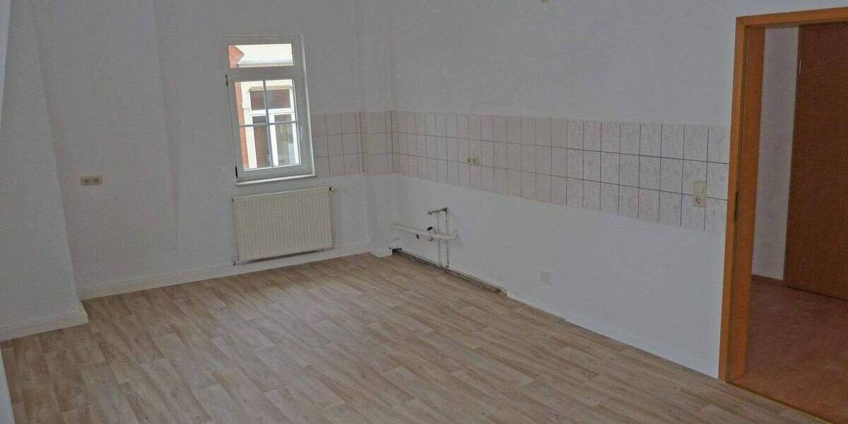 Etagenwohnung Schmölln - 2 Zimmer, 66 m&sup2;, 340&euro; | Angebot:26841463