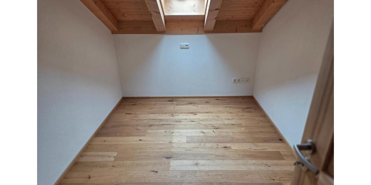 Dachgeschoßwohnung Wildsteig - 3 Zimmer, 99 m&sup2;, 1.250&euro; | Angebot:26047333