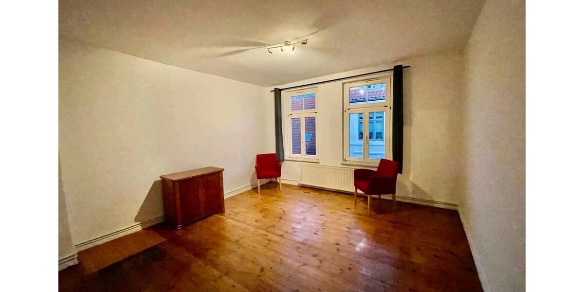 WG Zimmer in einer Altbauwohnung in guter Lage (5 Zi, je 24 qm) 5 zimmer