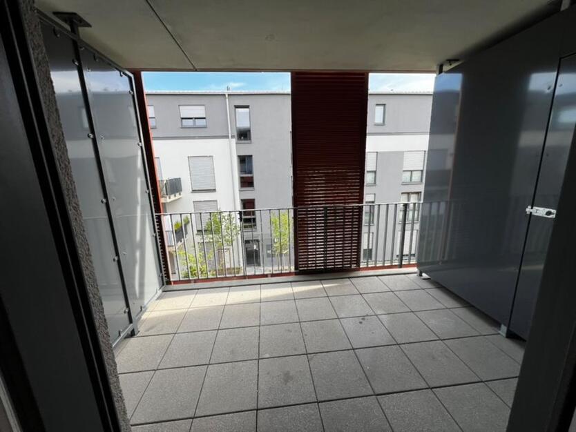 Helle moderne 1-Zimmer-Wohnung mit Balkon & Tiefgaragenstellplatz
