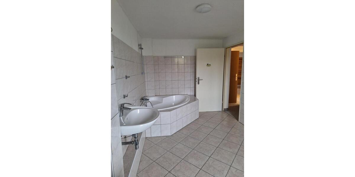 Etagenwohnung Erkner - 3 Zimmer, 94 m&sup2;, 1.000&euro; | Angebot:24677114