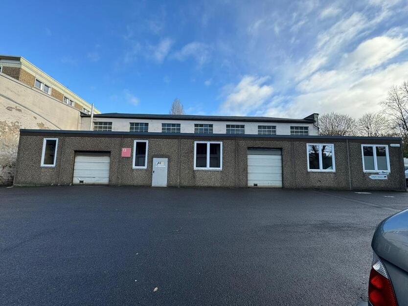 Vielseitige Halle in Vohwinkel – Ideal für Lager, Werkstatt, Show