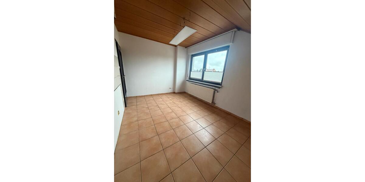 Etagenwohnung Duisburg - 3 Zimmer, 93 m&sup2;, 1.350&euro; | Angebot:26441283