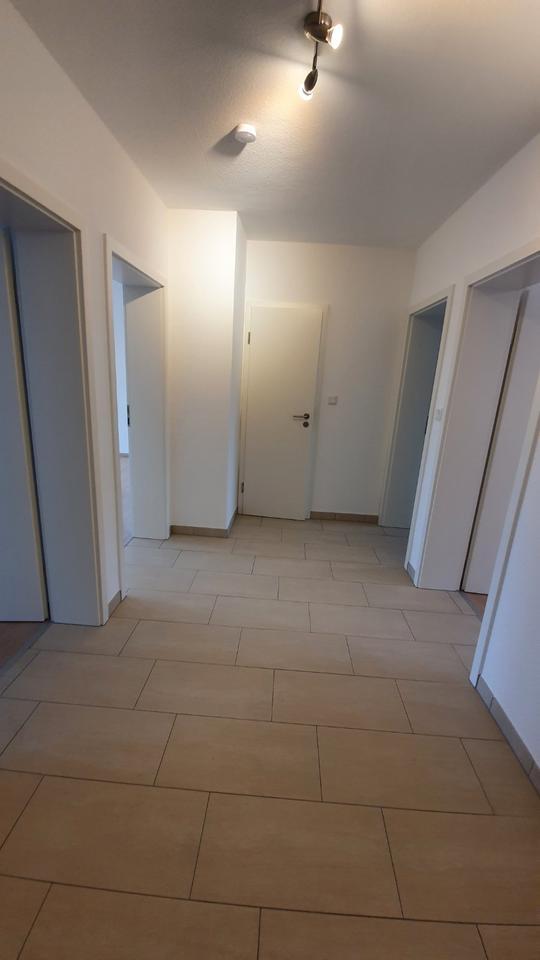 3-Zimmer Wohnung mit Balkon, EBK, Garage und Fahrradschuppen