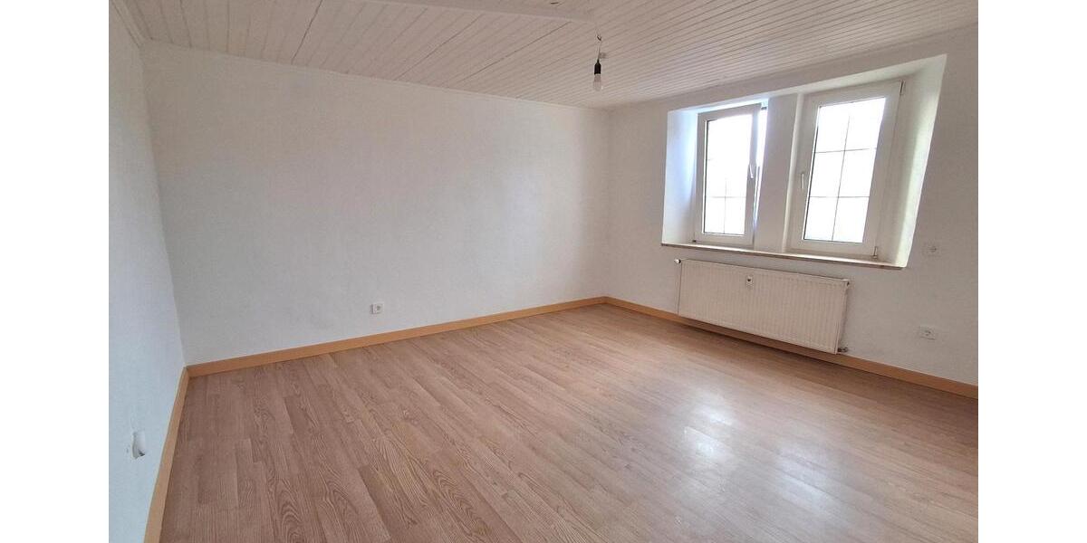 Etagenwohnung Neustadt an der Waldnaab - 5 Zimmer, 110 m&sup2;, 1.200&euro; | Angebot:26253658