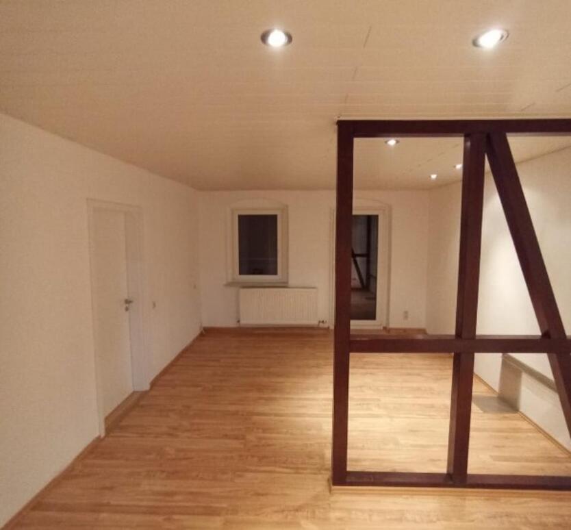 In ruhiger Lage, DG-Wohnung mit Ausblick ins Grüne zu vermieten zimmer