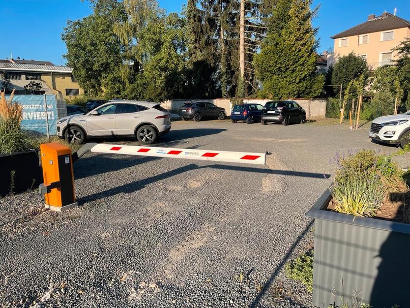 Stellplatz für PKW direkt am Bahnhof Worms