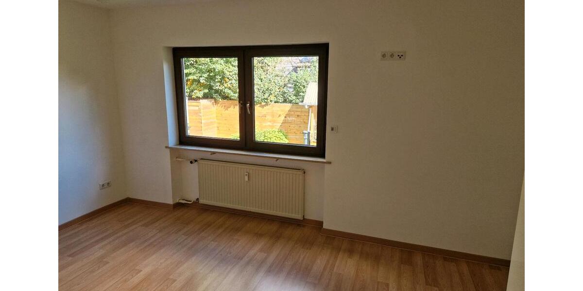 2-Zimmer-Wohnung im Erdgeschoss mit Kamin und großen Garten 2 zimmer