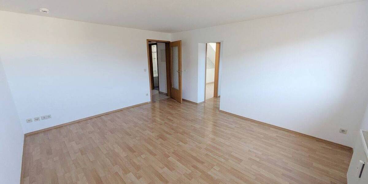 Etagenwohnung Zwickau Bahnhofsvorstadt - 1 Zimmer, 40 m&sup2;, 240&euro; | Angebot:26142542