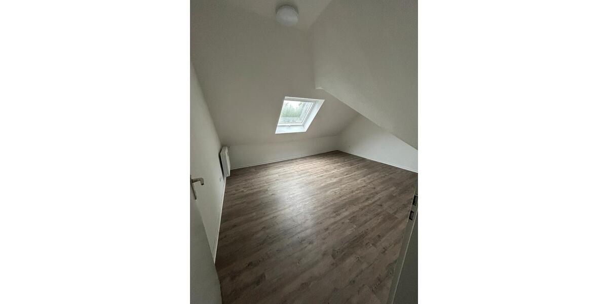 Dachgeschoßwohnung Recklinghausen Berghausen - 4.5 Zimmer, 81 m&sup2;, 1.050&euro; | Angebot:24549453