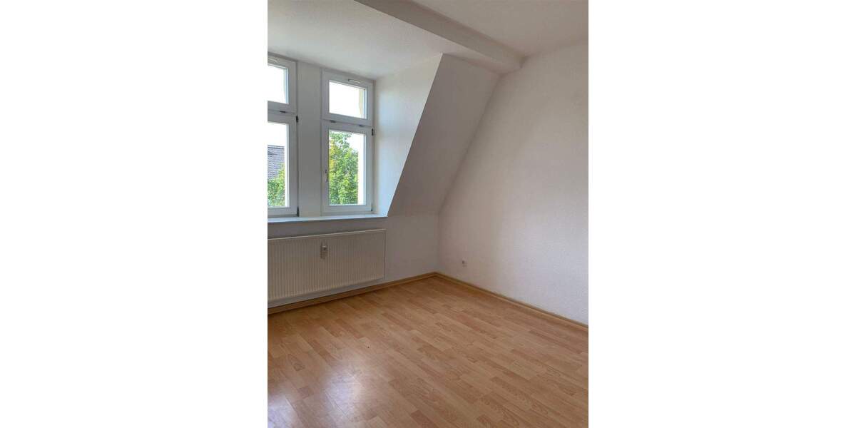 DG 3-Zimmer mit Balkon, Wanne, Abstellraum und Laminat in ruhiger Lage! EBK mgl. 3 zimmer