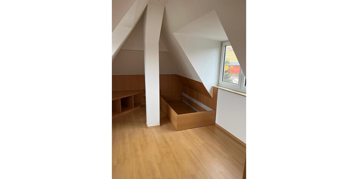 Dachgeschoßwohnung Stollberg (Erzgebirge) - 3 Zimmer, 80 m&sup2;, 560&euro; | Angebot:25171994