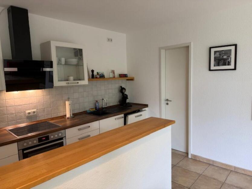 2,5-Zimmer-Wohnung mit Terrasse & kleinem Garten in Rheinnähe zimmer