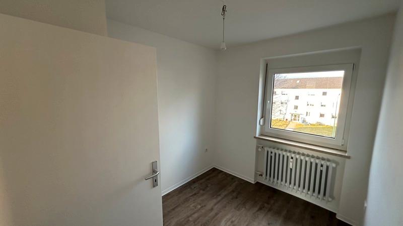 2. OG 4 Zimmer mit Balkon ab Dezember (frisch saniert) 4 zimmer